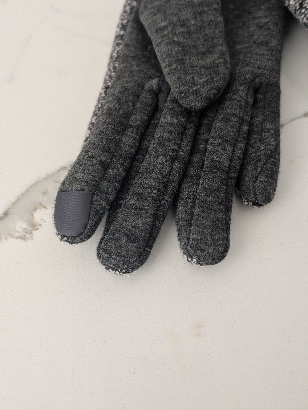 New UGG Australia Gray Knit Touchscreen Gloves Women One Size NWT Winter Cozy - Picture 5 of 6